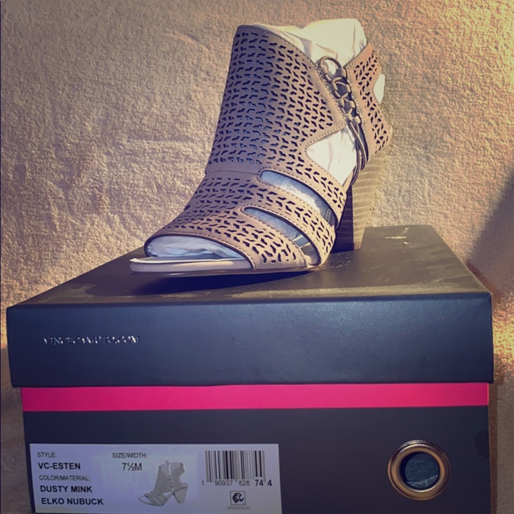Vince Camuto Style: VC-ESTEN